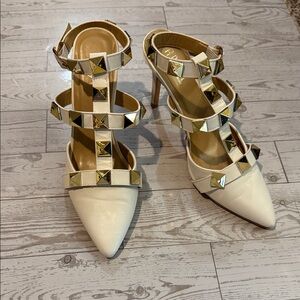 Rouge Helium White and Gold Studded Heels - size 8 1/2